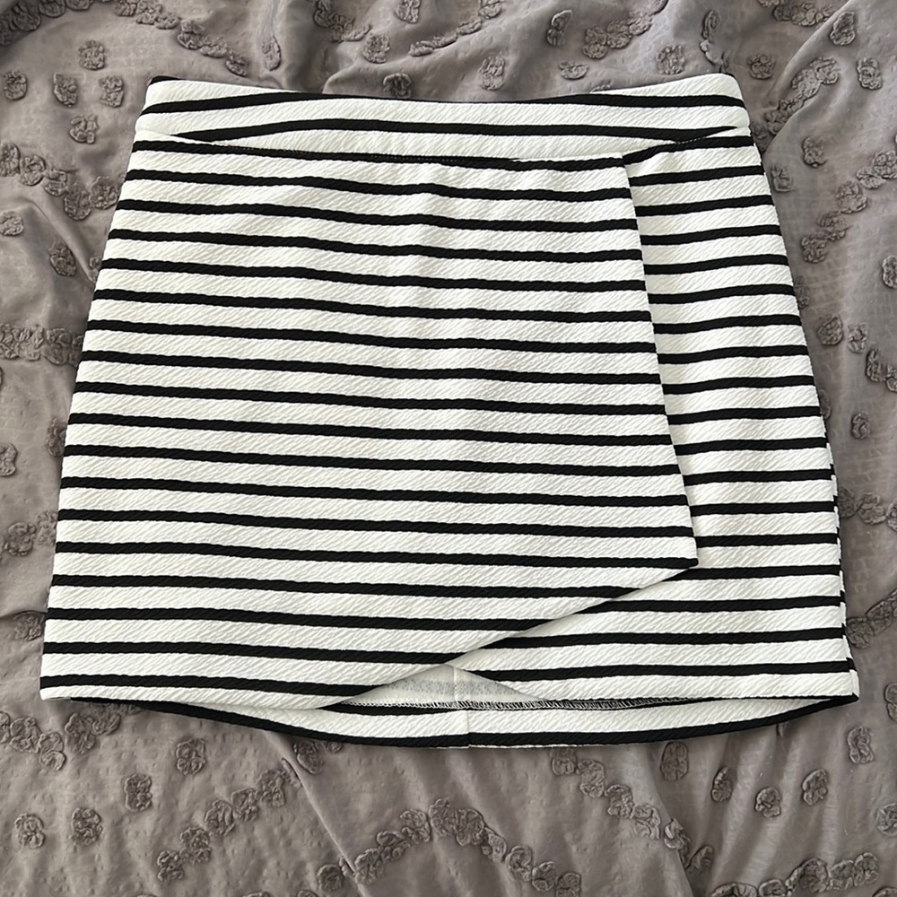 Skies Are Blue Asymmetrical Striped Skirt Size Medium